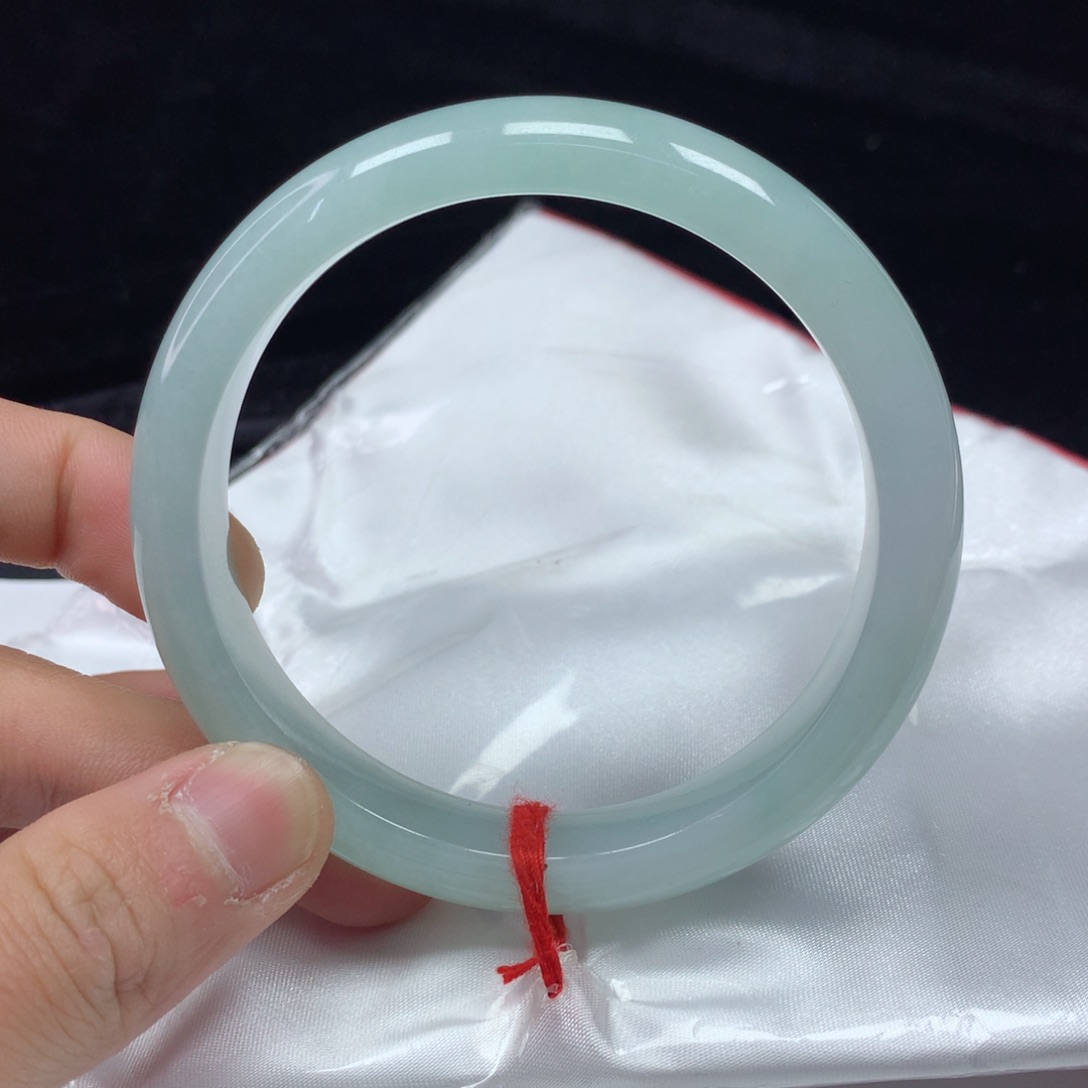 翡翠手镯（圆镯）未镶嵌61.5