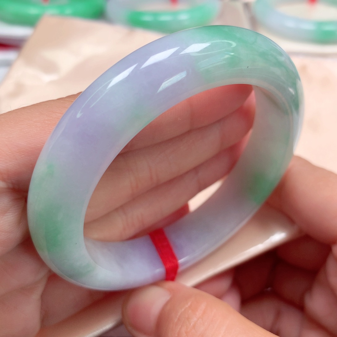 翡翠手镯未镶嵌春彩