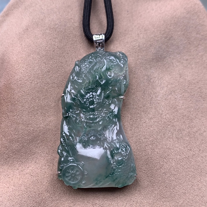 翡翠18K金镶嵌颈饰缅甸翡翠A货