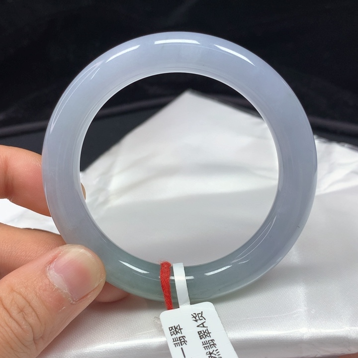 翡翠未镶嵌手镯（圆镯）54.1