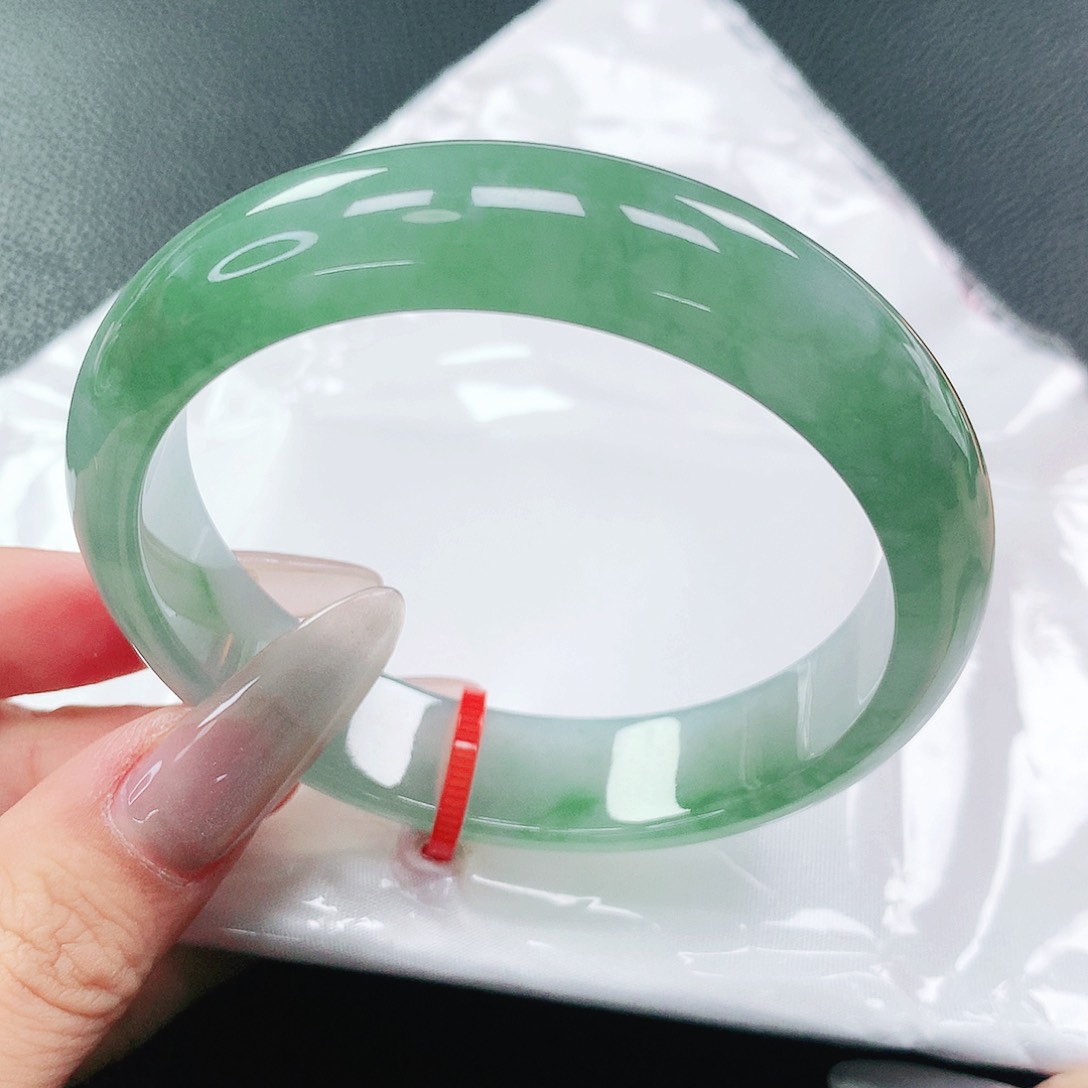翡翠手镯未镶嵌57圈