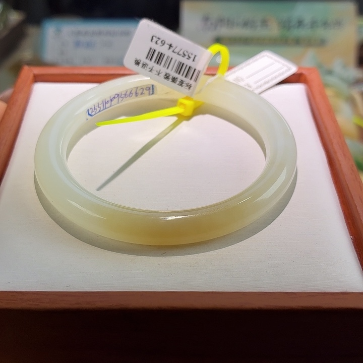 和田玉未镶嵌手镯10.  54/55