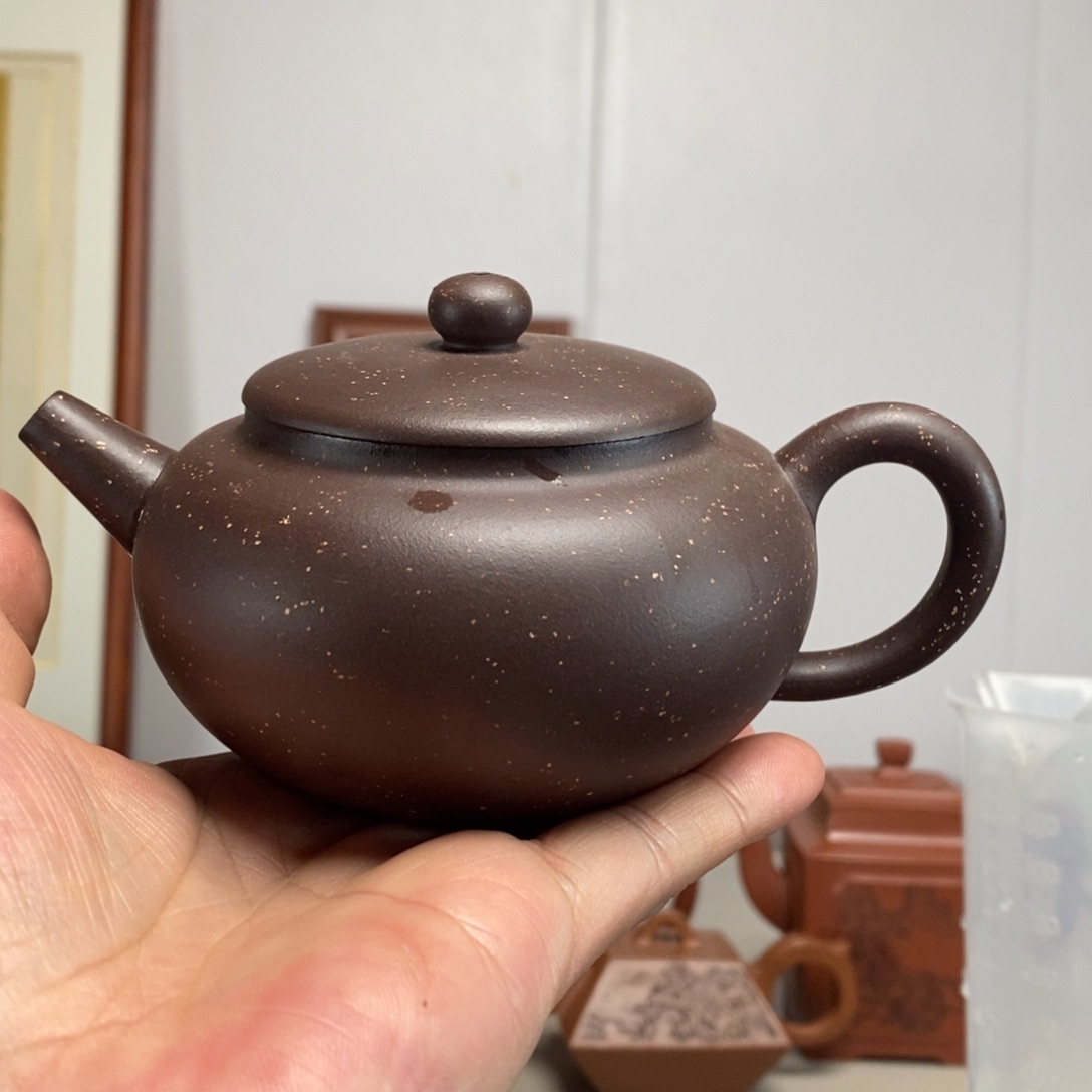 紫砂茶壶原矿泥料传统工艺制作