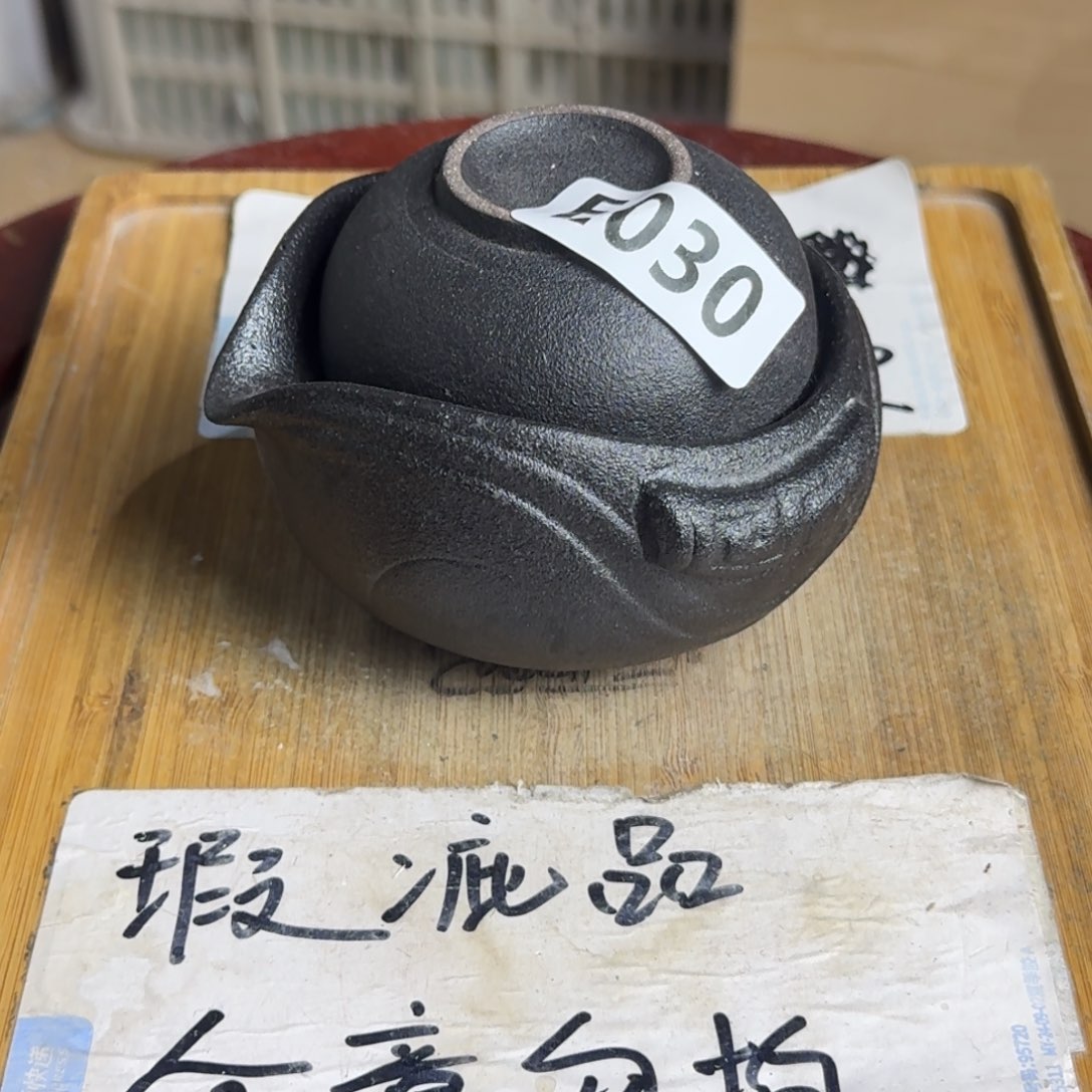 瑕疵介意勿拍陶瓷器皿D081