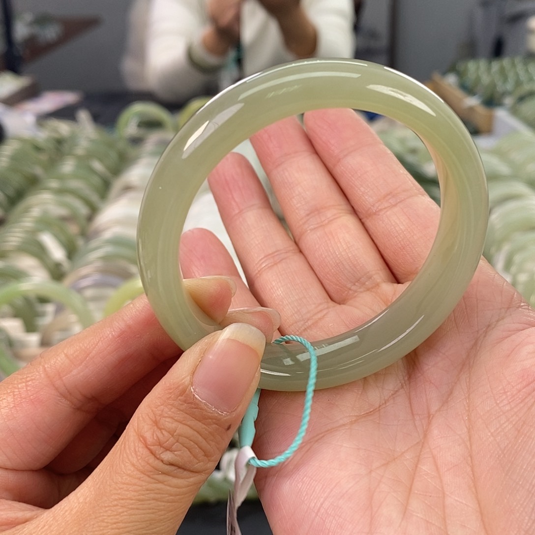 和田玉和田玉手镯54.55有瑕未镶嵌