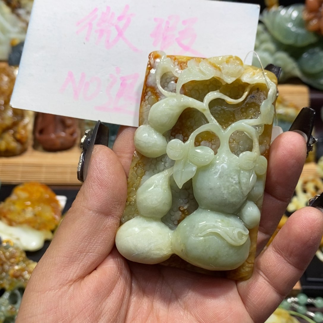 蛇纹石玉颈饰未镶嵌