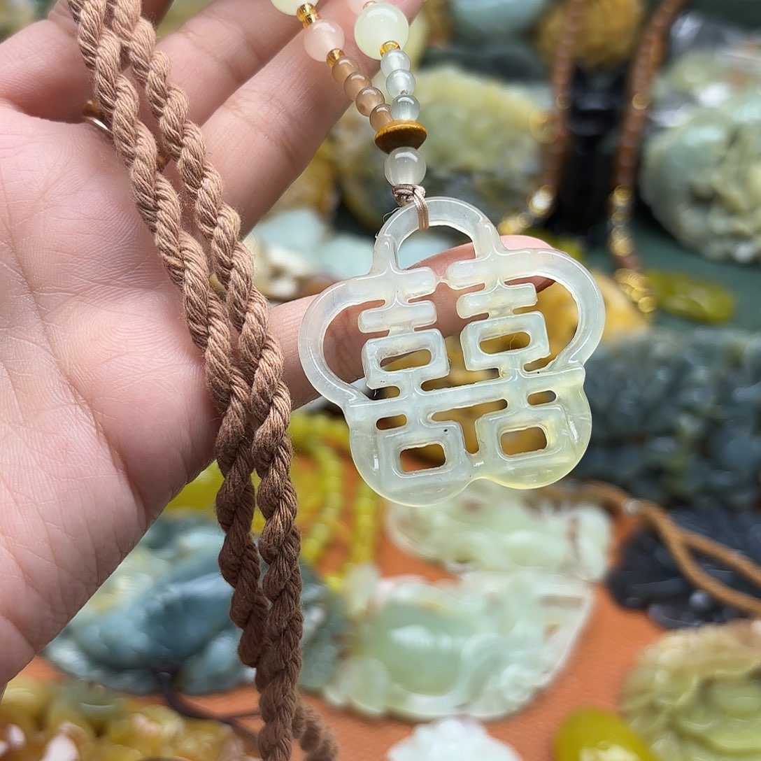 蛇纹石玉未镶嵌吊坠