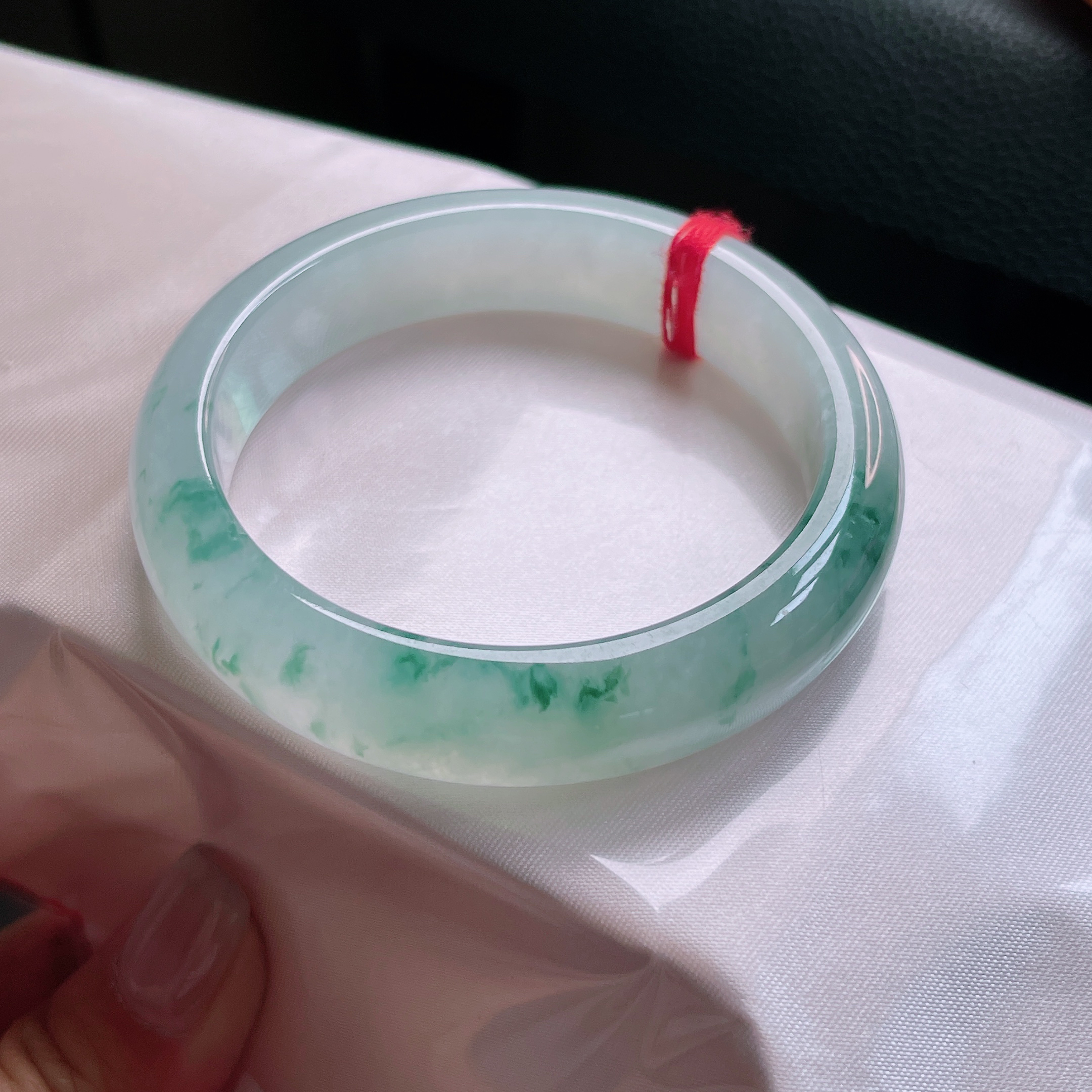 2595号 缅甸天然翡翠A货51-52冰种飘花手镯，超美腻