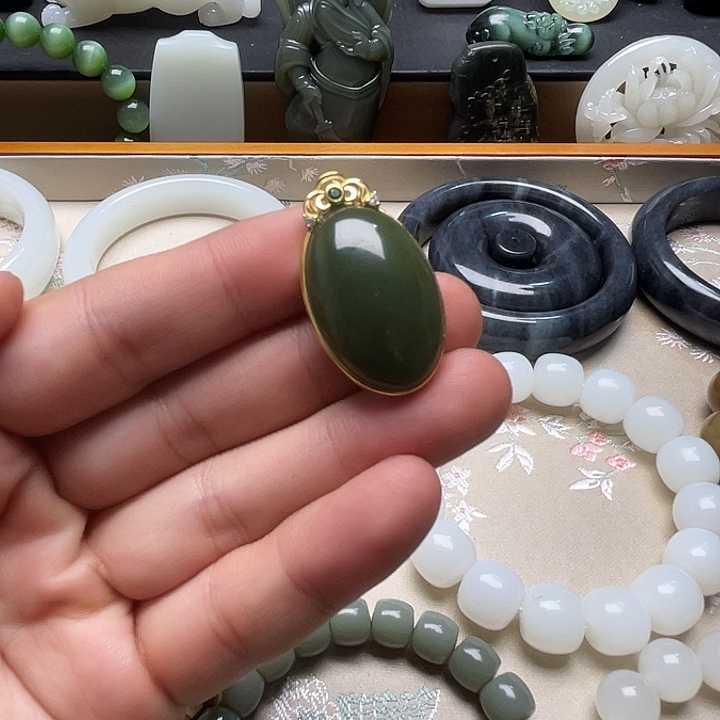 吊坠(赠链)未镶嵌和田玉