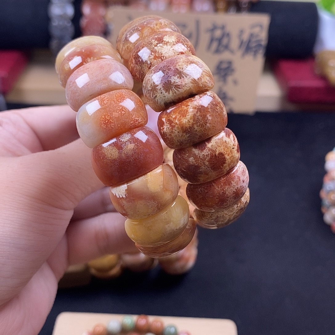 用***5硅化珊瑚（珊瑚玉）未镶嵌手牌