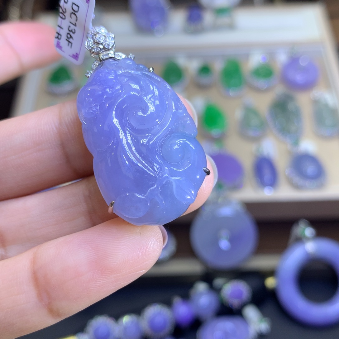 翡翠挂件18K金镶嵌翡翠