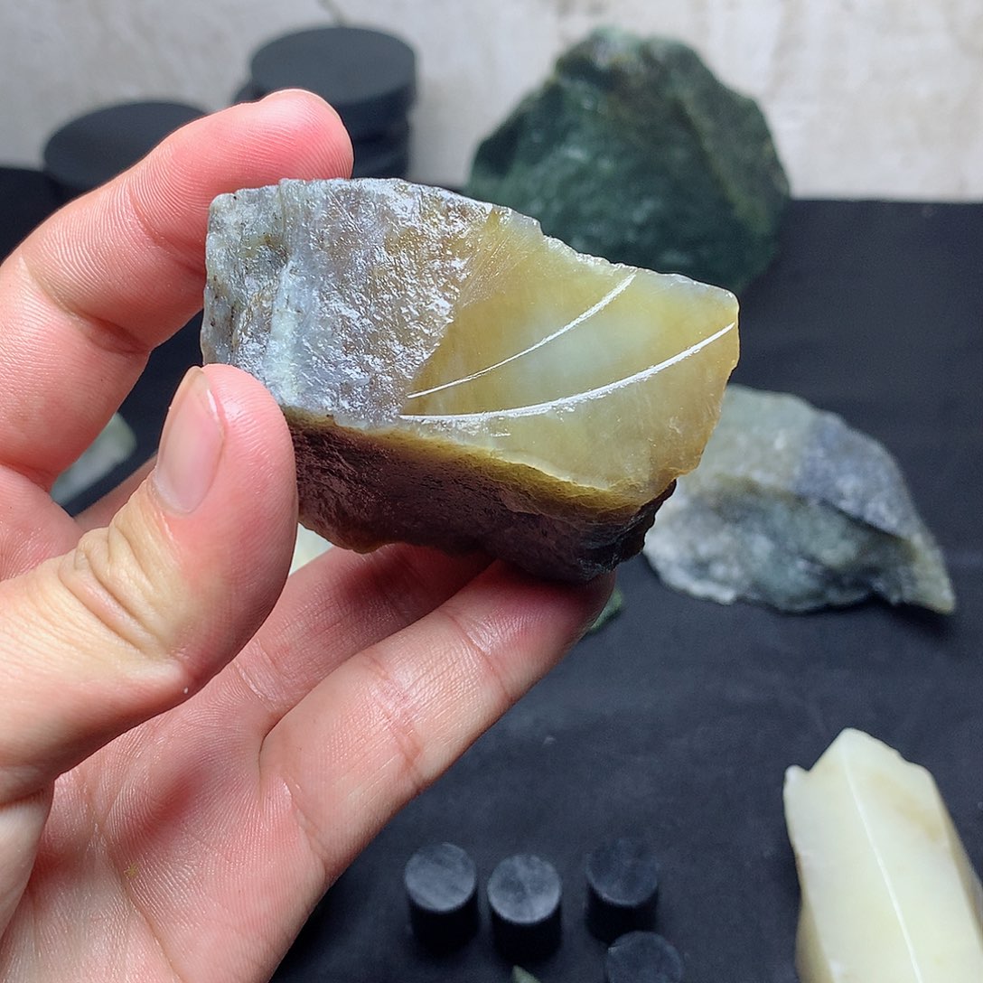 和田玉（糖玉）珠宝半成品足铂镶嵌