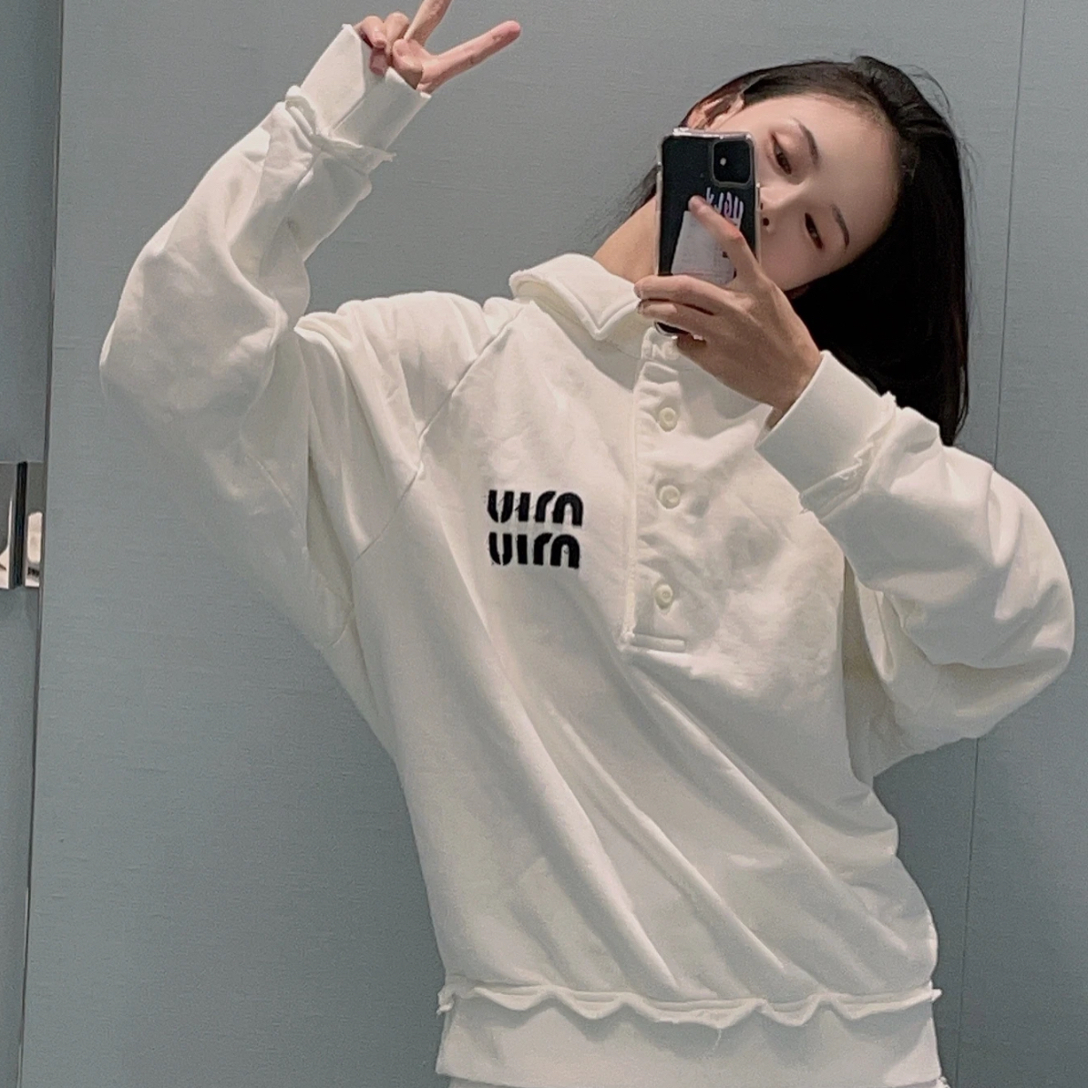 99新 MIU MIU/缪缪 新款白色polo领卫衣 xs码 