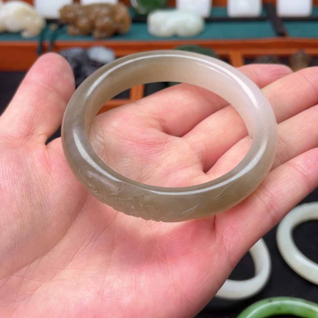 和田玉手镯未镶嵌