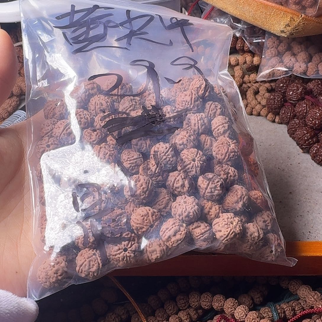 晨***^金刚菩提吊坠141克黄身有瑕疵