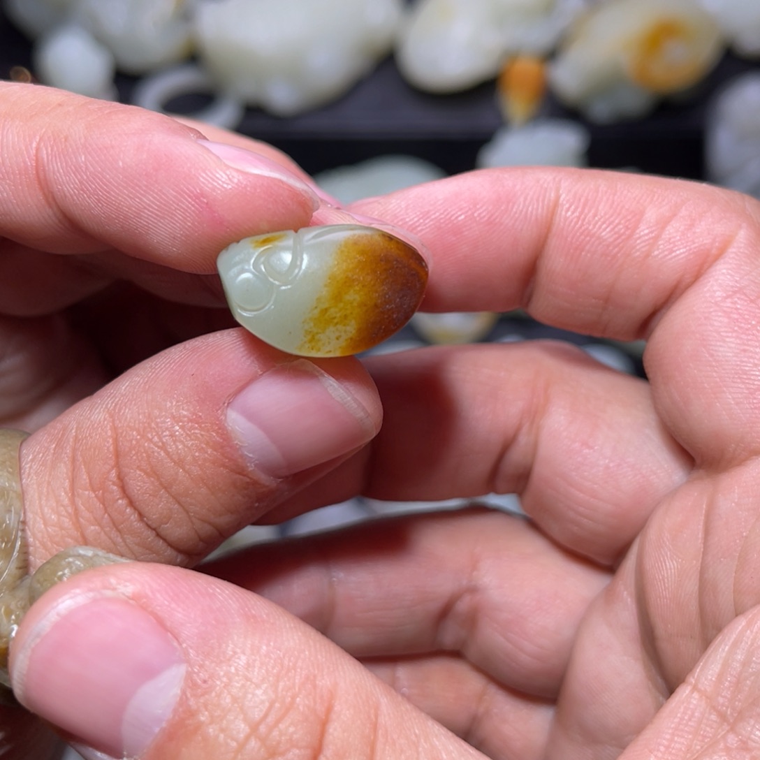 和田玉颈饰未镶嵌