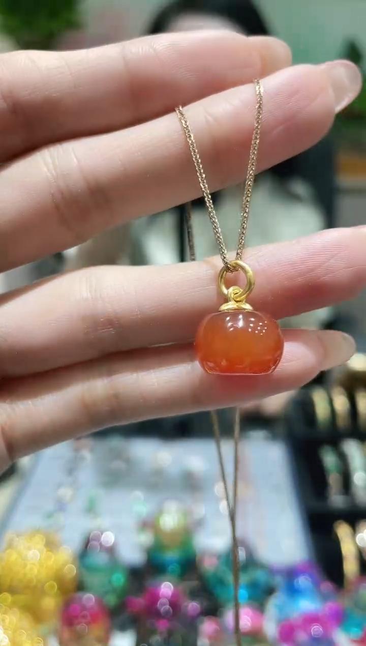 18K金镶嵌玛瑙/玉髓吊坠 柿柿如意