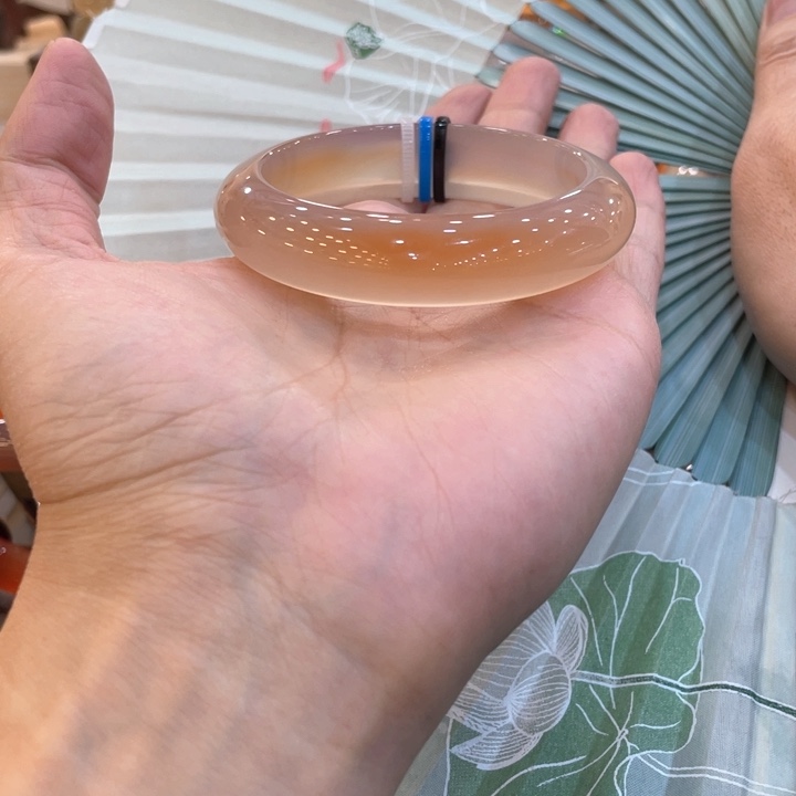 玛瑙/玉髓手镯未镶嵌吸*圆