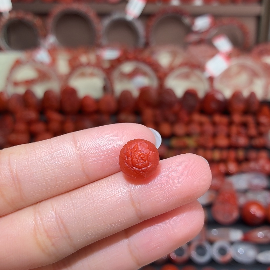 南红玛瑙未镶嵌颈饰莲花单珠11+