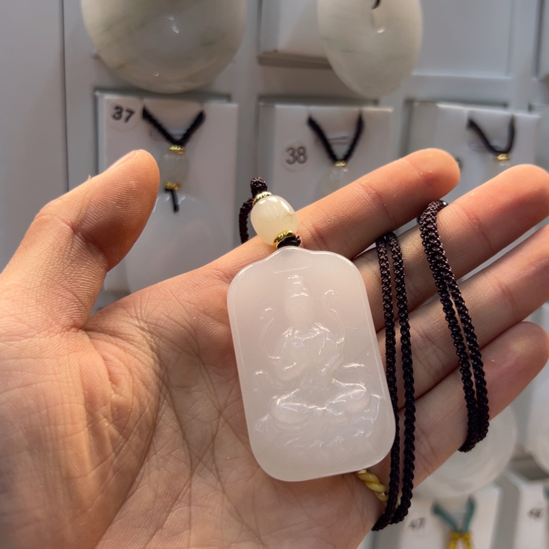 ζ***旧石英质玉（金丝玉）合金颈饰