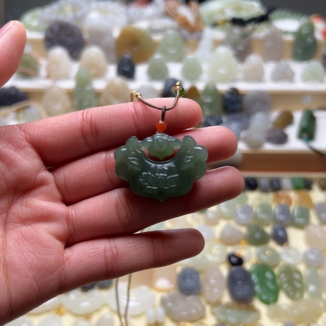 和田玉吊坠(赠链)未镶嵌