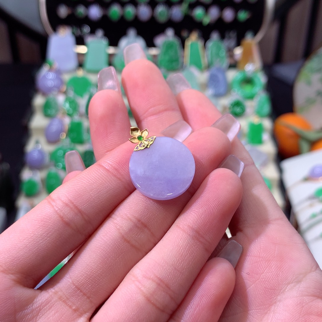 翡翠颈饰18K金镶嵌翡翠