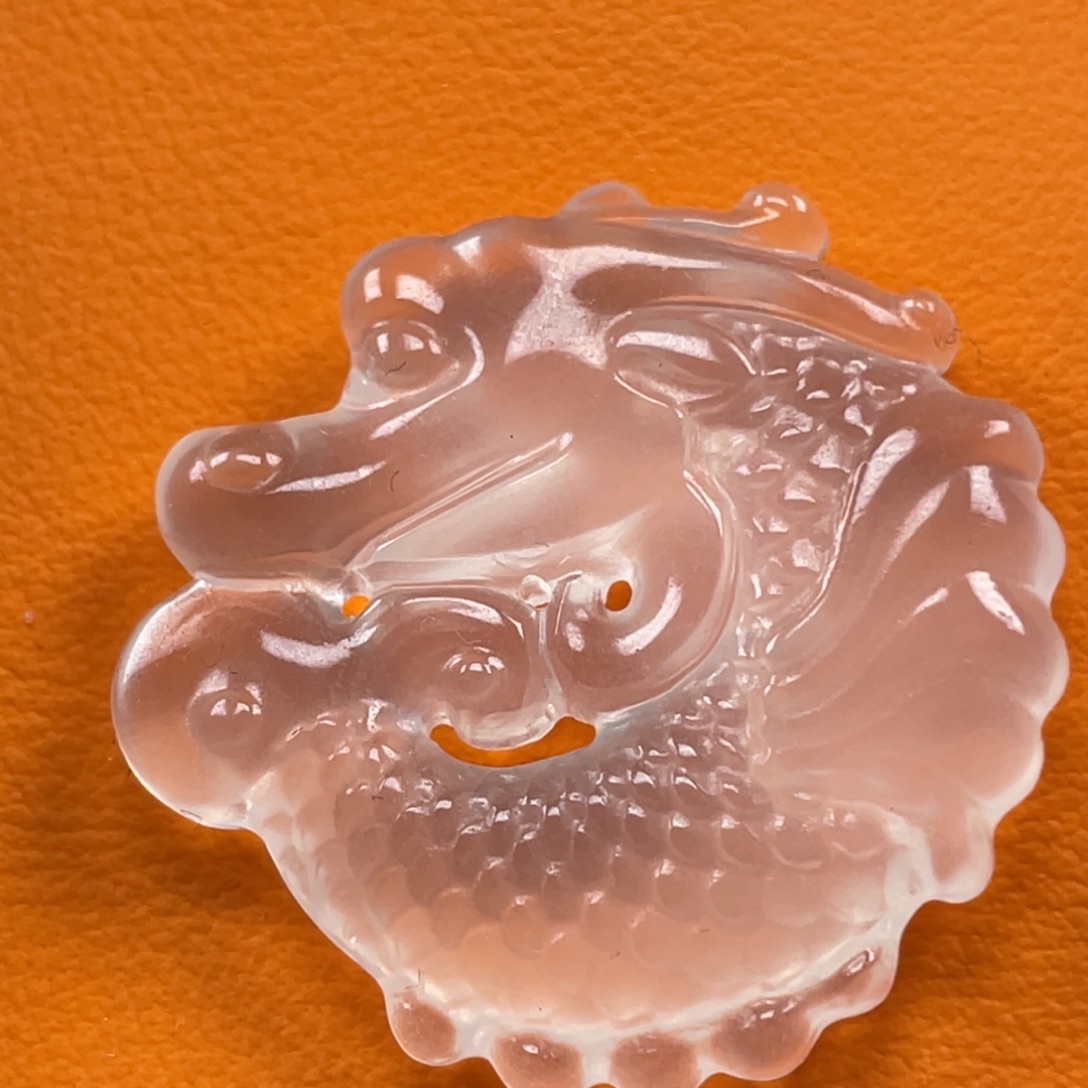 石英质玉未镶嵌颈饰鱼化龙