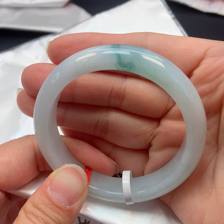 翡翠手镯未镶嵌53圈