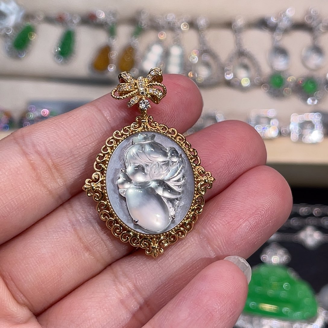 翡翠18K金镶嵌颈饰玻璃种天使