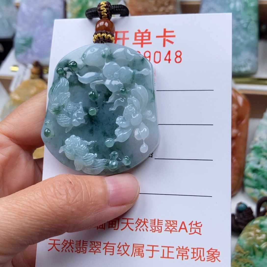 翡翠颈饰未镶嵌吊坠