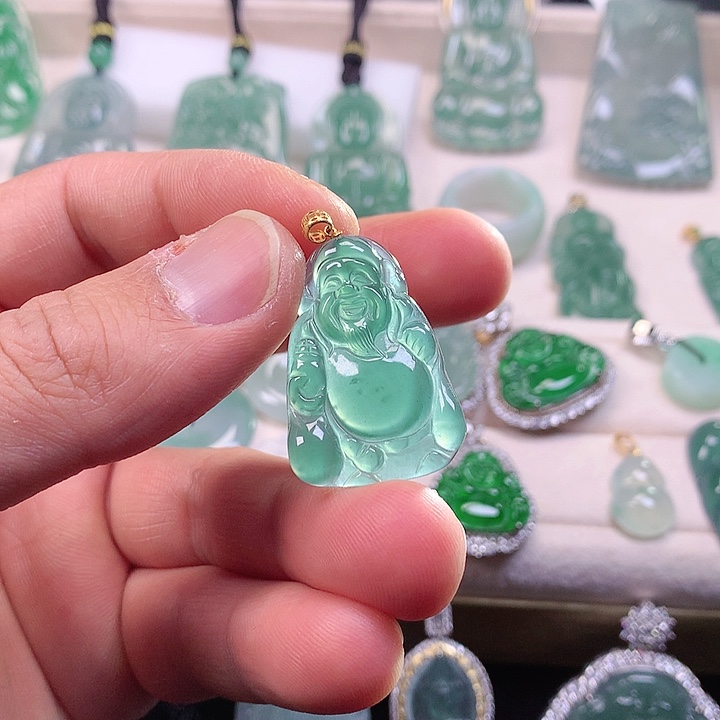 翡翠颈饰18K金镶嵌翡翠