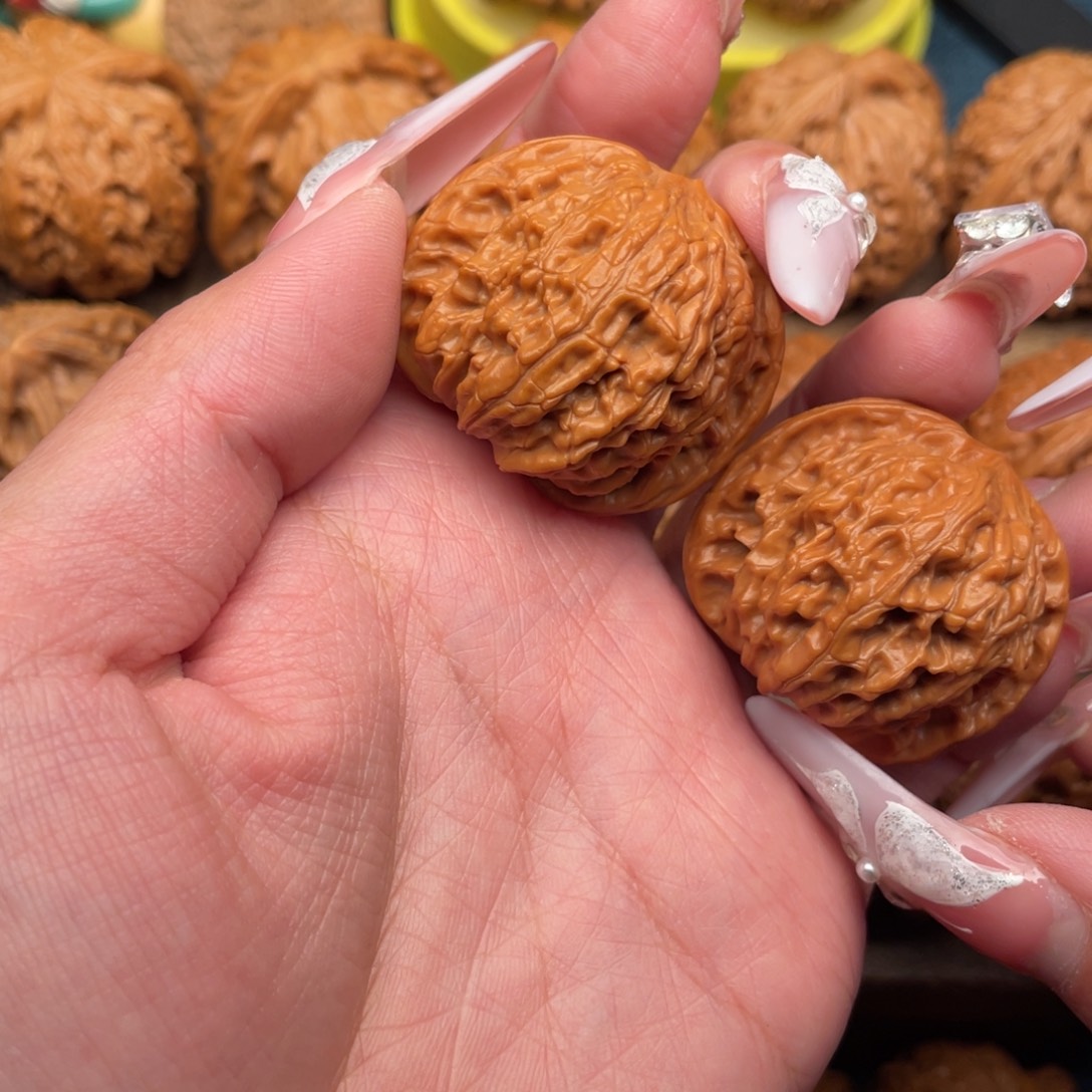 朴***江文玩核桃把件山地磨37