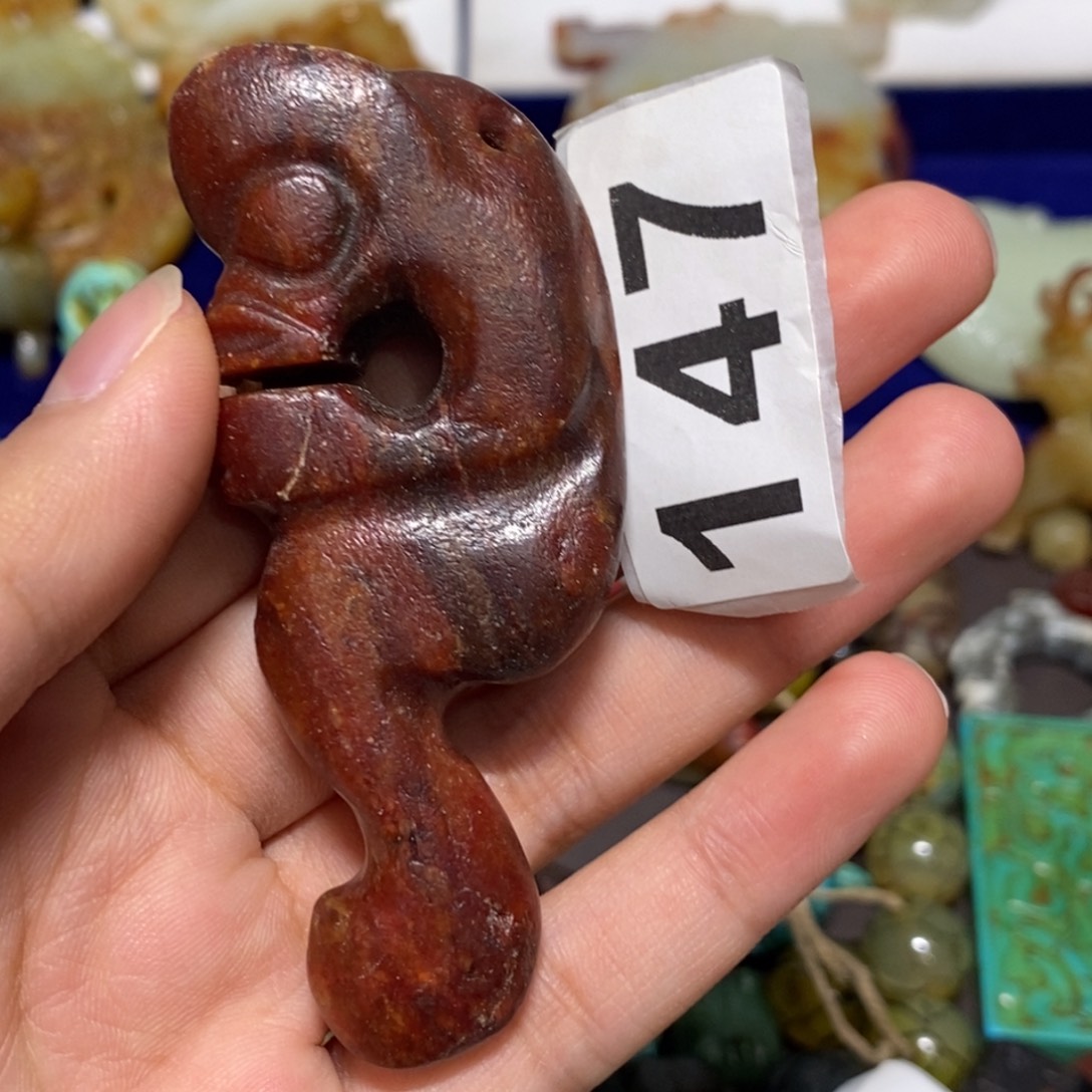 透闪石质玉未镶嵌颈饰