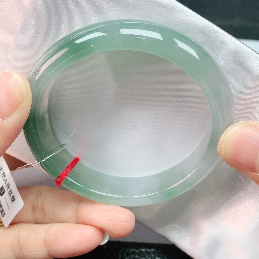 翡翠手镯未镶嵌54贵