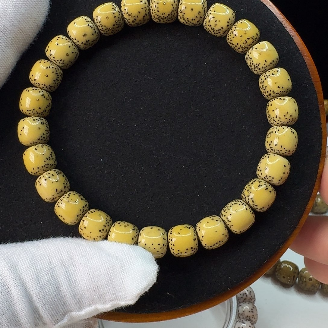 星月菩提手串奶油黄卡9正月侧留白