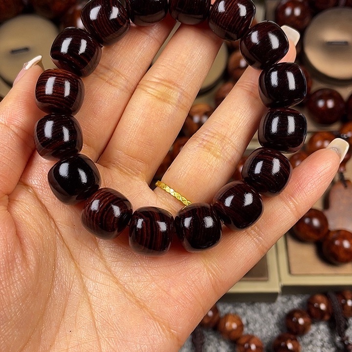 花梨木类幸****营1.7尺寸花梨手串