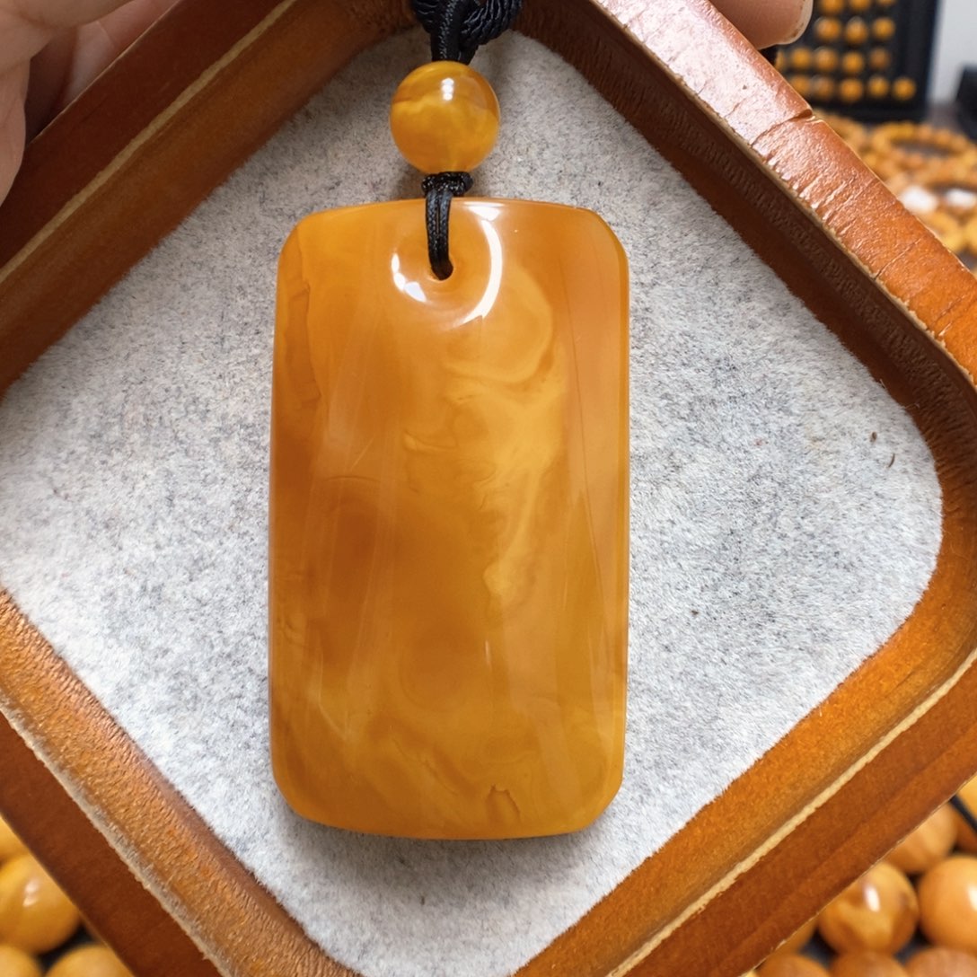 未镶嵌蜜蜡颈饰蜜蜡