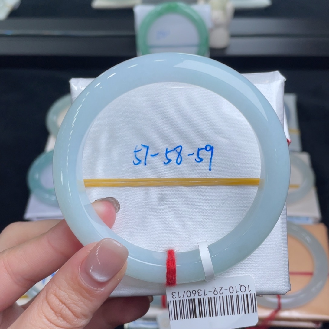 翡翠手镯未镶嵌琪*翡翠