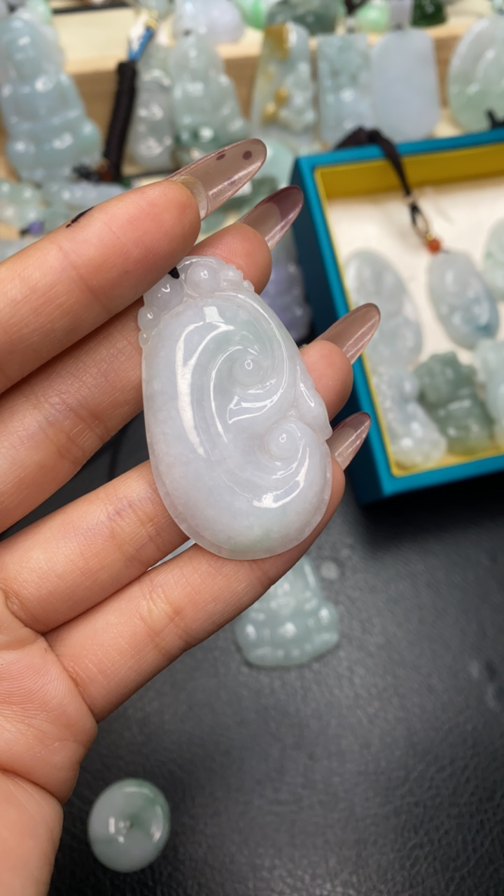 天然翡翠如意吊坠