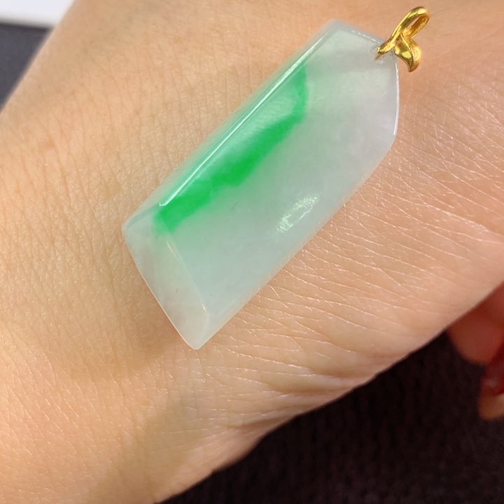 翡翠颈饰18K金镶嵌翡翠