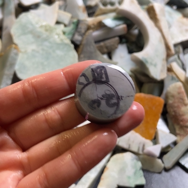 翡翠颈饰未镶嵌天然翡翠