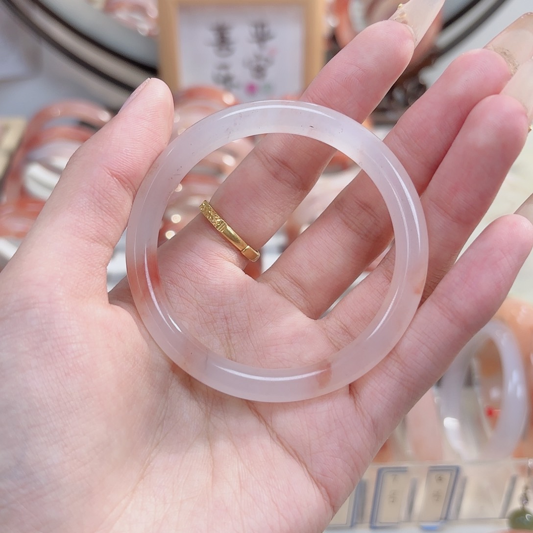 石英质玉手镯未镶嵌兜***糖