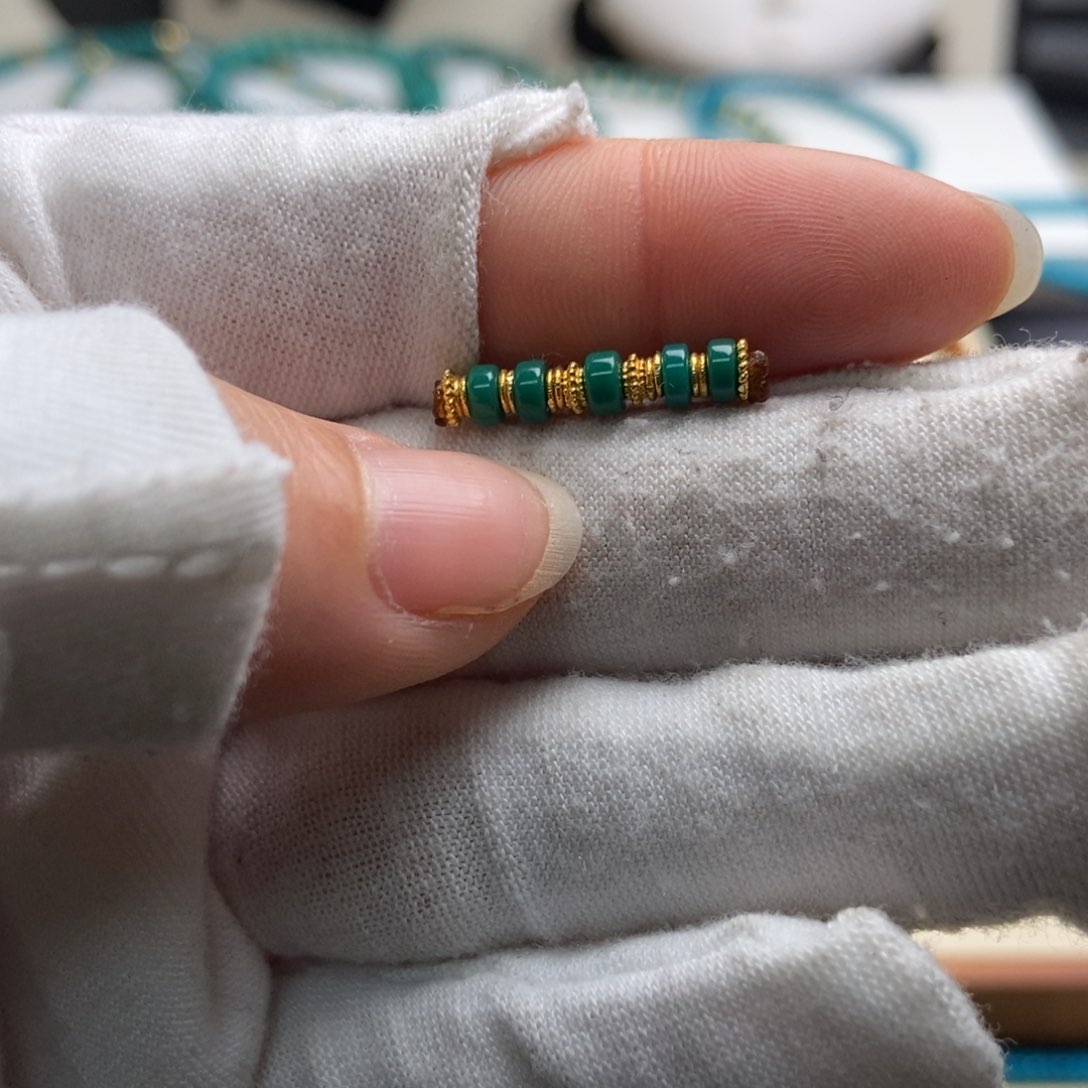 绿松石配饰未镶嵌