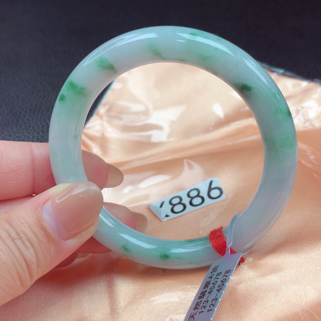 翡翠手镯未镶嵌手镯88