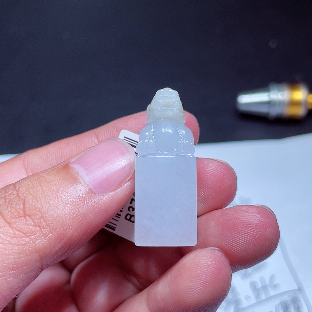 -***尔翡翠未镶嵌颈饰翡翠