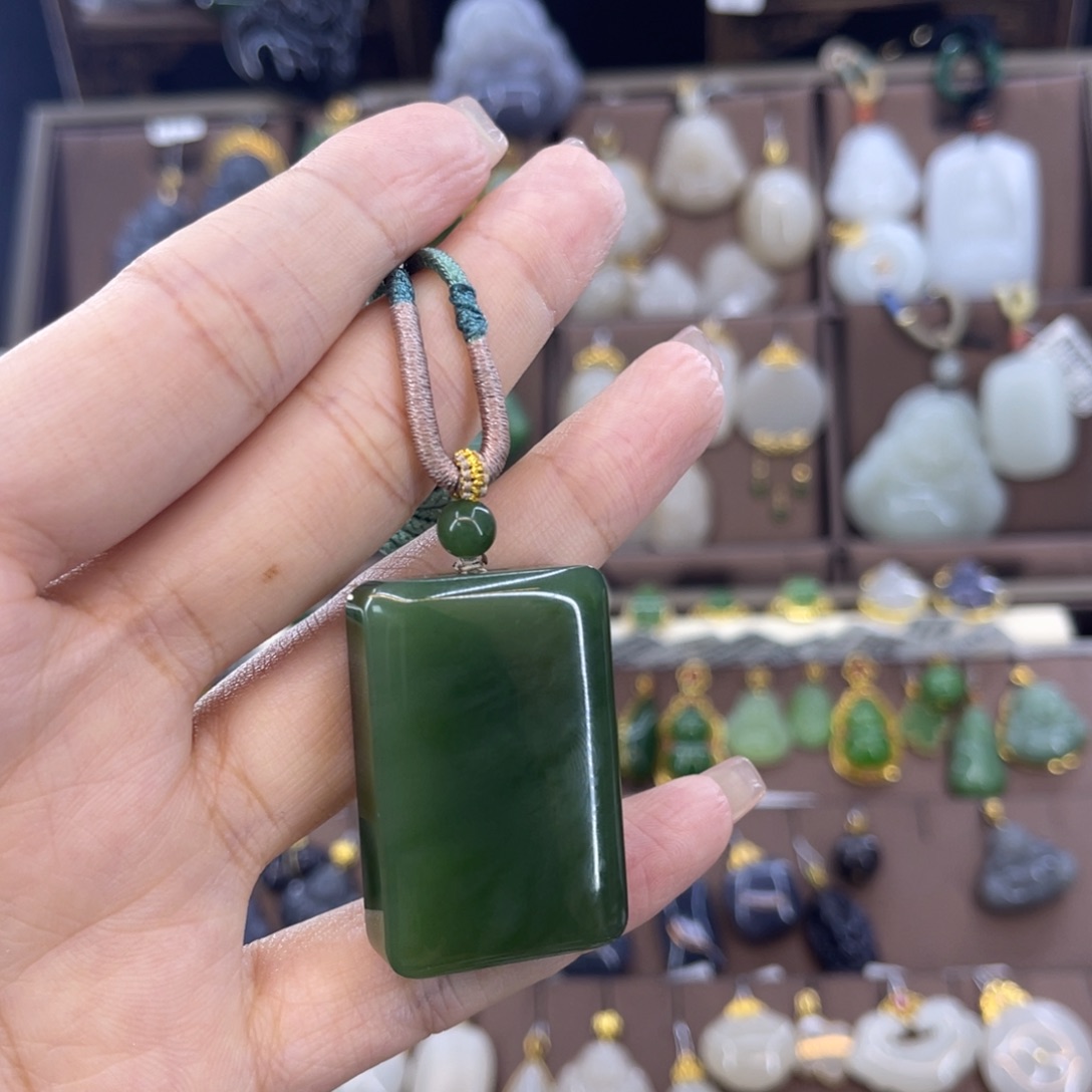 和田玉吊坠未镶嵌