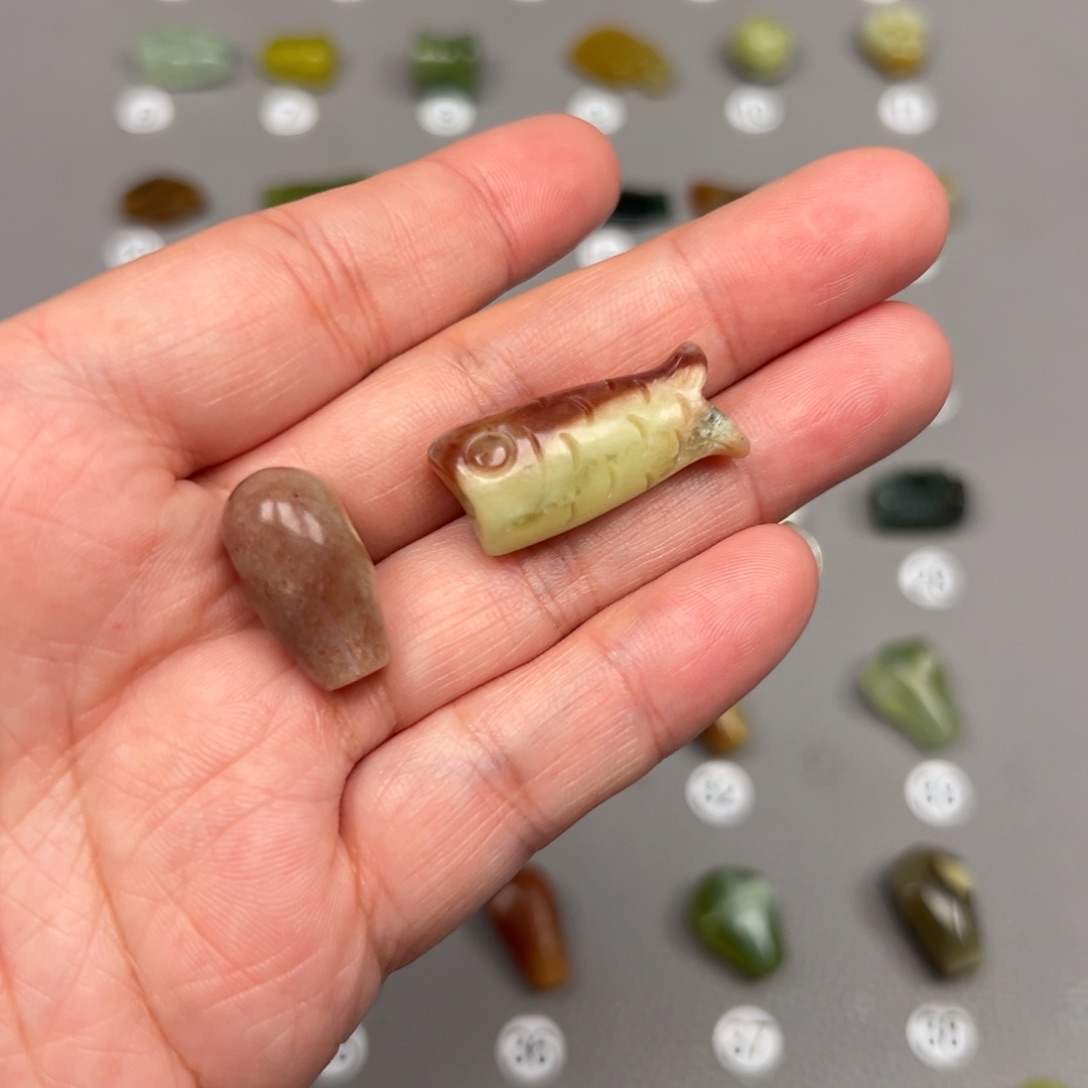 未镶嵌蛇纹石玉颈饰微瑕