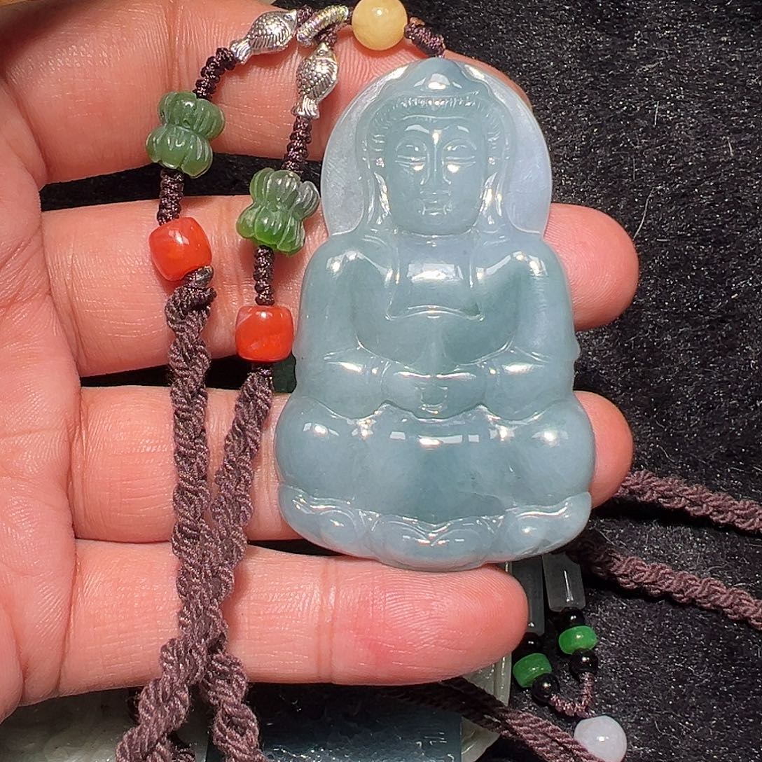 翡翠未镶嵌颈饰好的