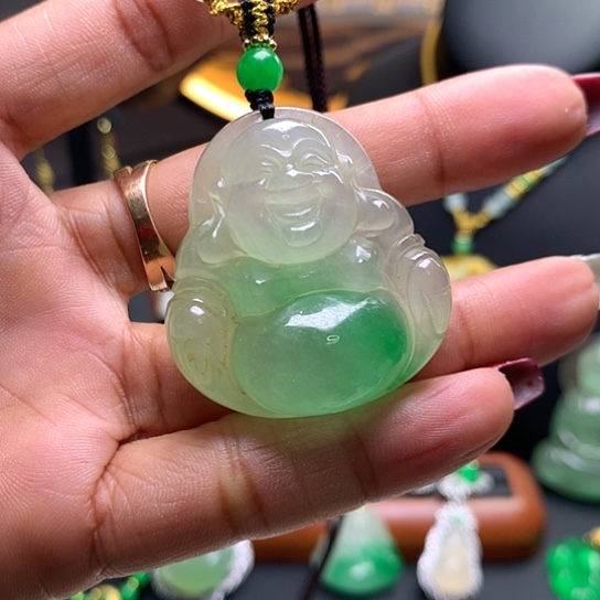 翡翠吊坠(赠链)未镶嵌