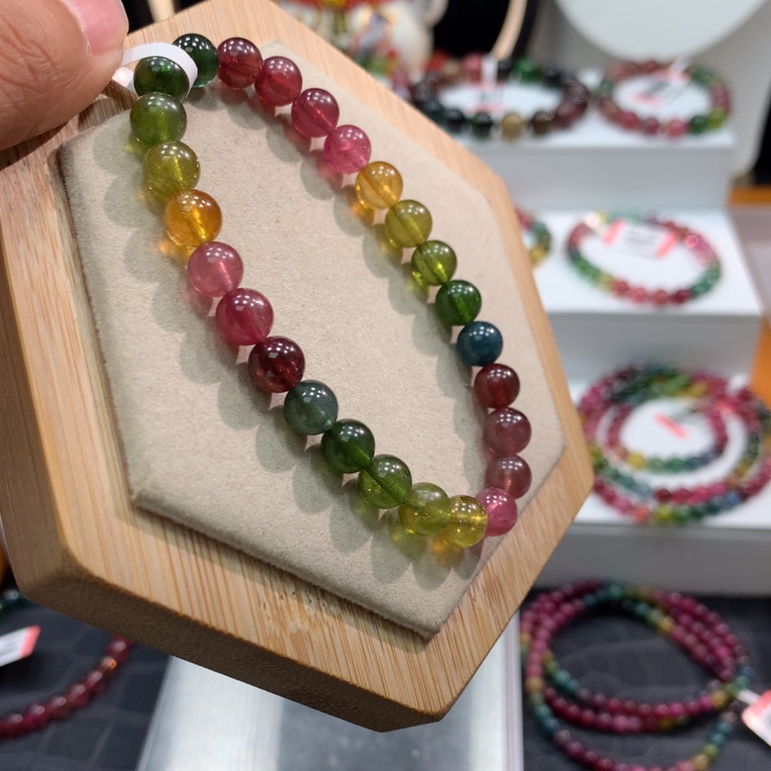 碧玺手链未镶嵌    7mm。    